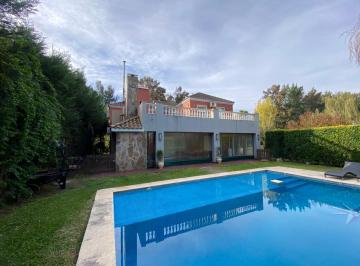 Casa · 200m² · 5 Ambientes · 1 Cochera · Casa en Canning 4 Dorm., 6 Ambientes