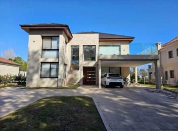 Casa · 335m² · 6 Ambientes · 2 Cocheras · Oportunidad! Saint Thomas! Canning! Apto Crédito! Casa en Venta en Saint Thomas Oeste, Esteban Ech