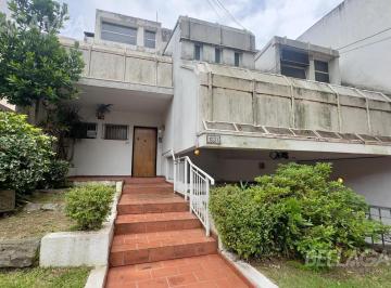 Casa · 325m² · 5 Ambientes · 2 Cocheras · Casa Venta Vicente Lopez 5 Ambientes Jardin Piscina Cochera