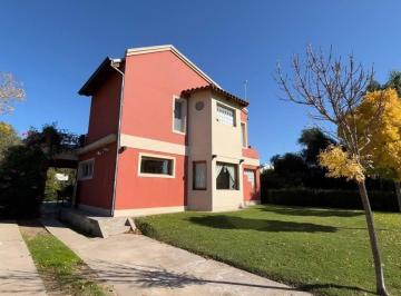 Casa · 160m² · 6 Ambientes · 1 Cochera · Casa Chalet en Venta en Bahia Blanca, Resto de La Provincia, Buenos Aires