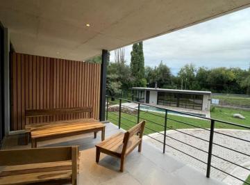 Casa · 96m² · 3 Ambientes · 2 Cocheras · Alquilo Departamento de Categoría 2 D, V Allende, Casa Aite