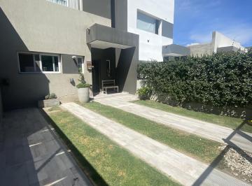 Casa · 130m² · 4 Ambientes · Duplex en Venta