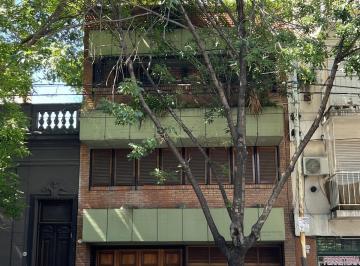 Casa · 234m² · 5 Ambientes · 1 Cochera · Casa en Almagro