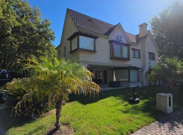 Casa de 4 ambientes, Berazategui · Casa de 4 Ambientes en Venta Country Club El Carmen Berazategui