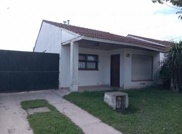 Casa · 100m² · 3 Ambientes · 6 Cocheras · Casa 3amb Apto Credito Permuta con Galpon Parque Lote Propio