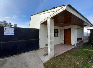 Casa · 100m² · 3 Ambientes · 6 Cocheras · Casa 3amb Apto Credito Permuta con Galpon Parque Lote Propio