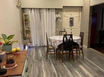Casa · 170m² · 6 Ambientes · 1 Cochera · San Lorenzo y Nicaragua · Casa · 4 Dorm. · Venta