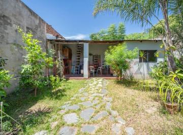 Casa · 170m² · 5 Ambientes · 1 Cochera · Venta Casa 5 Amb con Patio, Quincho y Cochera en Versalles Lote Propio