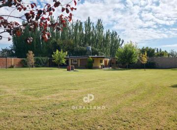 Casa de 6 ambientes, Rodeo del Medio · Venta de Casa con 4 Habitaciones y Gran Parquizado
