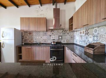 Casa de 6 ambientes, Rodeo del Medio · Venta de Casa con 4 Habitaciones y Gran Parquizado