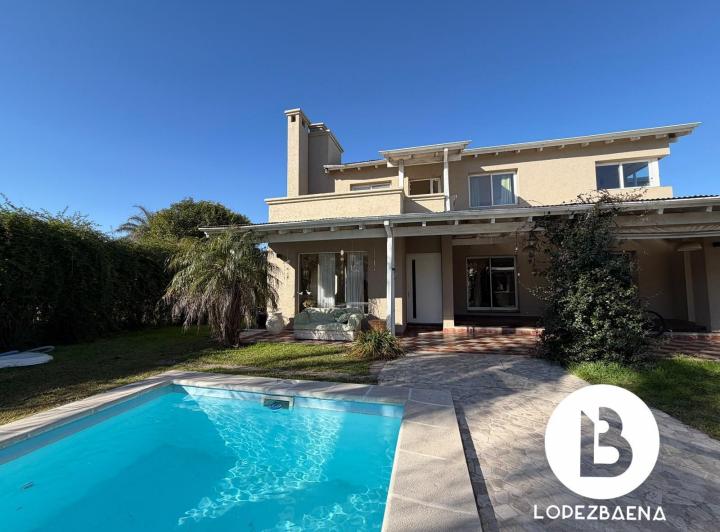 Casa · 465m² · 10 Ambientes · 4 Cocheras