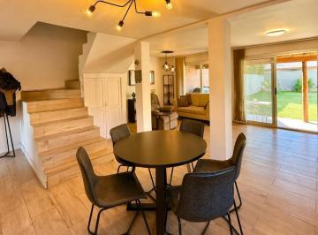 Casa · 300m² · 3 Ambientes · Casa - Neuquen
