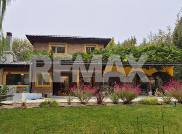 Casa · 490m² · 7 Ambientes · 2 Cocheras · Casa en Venta | Loteo El Cid Plottier