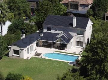 Casa · 357m² · Casa en Venta en Club de Campo Abril 4 Dorm. Al Golf