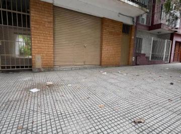 Local comercial · 24m² · 1 Cochera · Excelente Local con Cochera