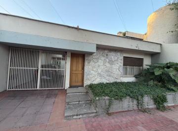 Casa de 7 ambientes, Ciudad de Mendoza · Casa en Venta 4 Habitaciones, Quinta Seccion – Capital Mendoza.