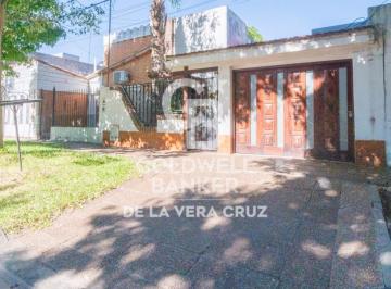 Casa · 154m² · 7 Ambientes · 1 Cochera · Casa 3 Dorm., con Patio y Cochera en Fomento 9 de Julio