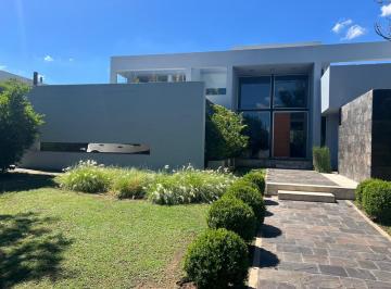Foto · Casa en Venta con Gran Parque y Pileta - Fincas del Sur I