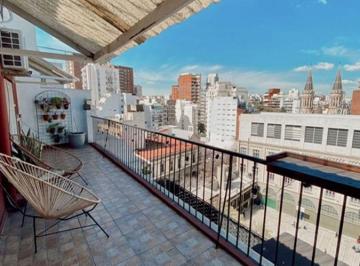 Departamento · 50m² · 2 Ambientes · Espectacular Penthouse Balcón Terraza C/parrilla Luz y Sol Equipado y Amoblado! Excelente Vista