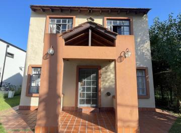 Casa · 414m² · 4 Ambientes · 1 Cochera · Casa en Venta 4 Ambientes en Country Club Banco de La Provincia - Moreno