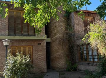 Casa · 191m² · 6 Ambientes · 1 Cochera · Casa en Venta - Barrio Docente - Calle José N Lencinas
