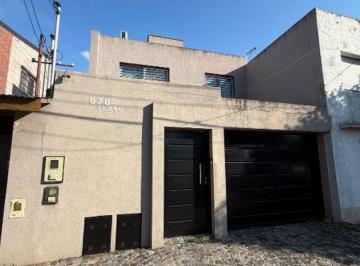 Casa de 4 ambientes, Quilmes · Chalet en Venta en Barrio Parque Bernal - a m de La Estación y con Acceso Directo a Autopista.