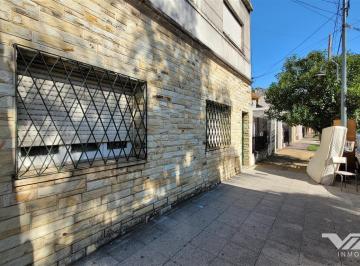 Casa · 180m² · 8 Ambientes · En Venta, Propiedad en Block C/ 4 Viviendas, Villa Martelli.