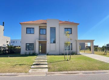 Casa · 189m² · 5 Ambientes · 2 Cocheras · Casa en Venta en Acacias, Puertos, Escobar