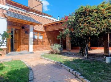 Casa · 350m² · 6 Ambientes · 2 Cocheras · Se Vende Casa. Guaymallén. Las Cañas