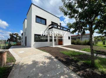 Casa · 224m² · 6 Ambientes · 3 Cocheras · Casa Venta 4 Dorm. Barrio San Pablo Lote de 547 m² Pilar