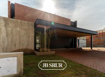 Casa · 263m² · 7 Ambientes · 2 Cocheras · Casa en Venta de 3 Dorm. en Distrito Sur