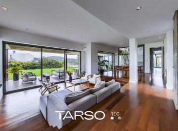 Casa · 1200m² · 10 Ambientes · 2 Cocheras · Casa en Venta de 3 Dorm. en La Cuesta.