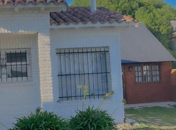 Edificio · 65m² · 6 Ambientes · 1 Cochera · Edificio Comercial en Venta - 5 Dorm. 4 Baños 1 Cochera - 448 m² - Chapadmalal