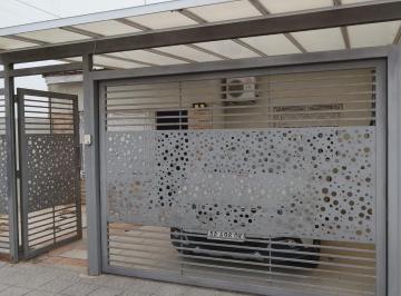 Casa · 70m² · 3 Ambientes · 1 Cochera · Casa en Alquiler en La Plata