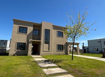 Casa · 200m² · 5 Ambientes · 3 Cocheras · Casa en Venta en Acacias, Puertos, Escobar