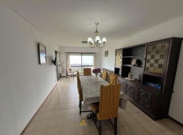 Departamento de 4 ambientes, Villa Gesell · Departamento Frente Al Mar en Venta C/ Cochera en Zona Norte