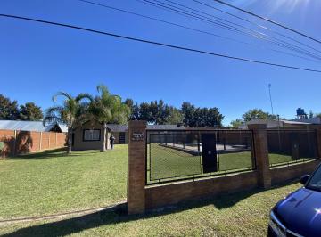 Casa · 90m² · 4 Ambientes · 1 Cochera · Casa en Venta de 2 Dorm.. Terreno de 600 m². Quincho con Pileta. Barrio Los Mirtillos 1, Zarate