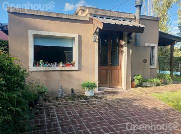 Casa · 138m² · 4 Ambientes · 2 Cocheras · Venta Oportunidad Parque Peró: Hermosa Casa 4 Amb con Pileta y Jardín – Usd 168.000 – Apto Crédito