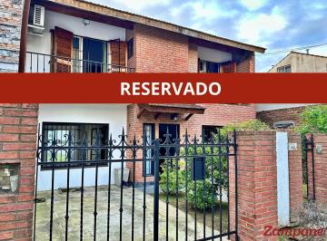 Casa · 162m² · 5 Ambientes · 1 Cochera · Casa de 5 Ambientes en Venta con Jardín y Terraza Olivos