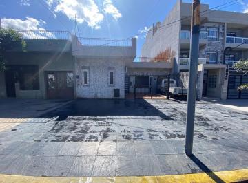 Casa · 95m² · 2 Ambientes · 1 Cochera · Casa en Venta - 1 Dormitorio 1 Baño - Patio y Terraza - 208 m² - Ramos Mejia