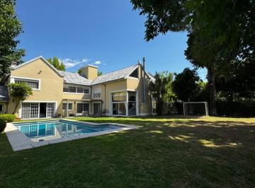 Casa · 400m² · 5 Ambientes · 3 Cocheras · Gran Casa con Enorme Jardín en Martinez de Libertador Al Rio