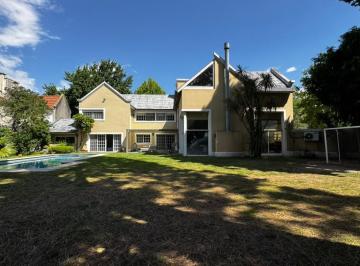 Casa · 400m² · 5 Ambientes · 3 Cocheras · Gran Casa con Enorme Jardín en Martinez de Libertador Al Rio