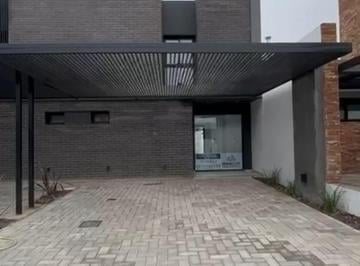 Casa de 7 ambientes, Córdoba · Manantiales Exclusivo Duplex en Prados 3d 3b Recibe Menor!