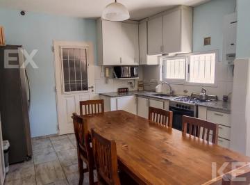 Casa · 130m² · 5 Ambientes · 1 Cochera · Casa en Venta Los Hornos | 3 Dorm. | Garaje y Patio Arbolado