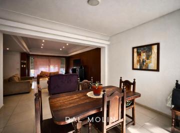 Casa · 274m² · 5 Ambientes · 1 Cochera · Casa · Cinco Ambientes · La Perla · Garage y Quincho · a Pasos del Mar · Venta