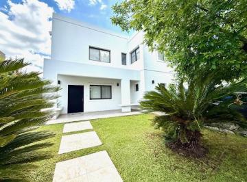 Casa · 170m² · 4 Ambientes · 2 Cocheras · Casa en Alquiler 3 Dorm. Amoblada en Los Sauces Nordelta