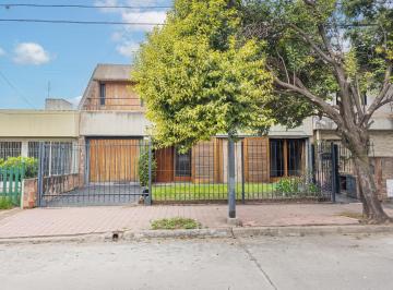 Foto · Venta. Casa. 5 Dorm.. Cochera. Escritorio. 3 Baños. Patio con Asador. Barrio Jardín. Córdoba