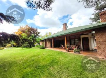 Casa · 360m² · 8 Ambientes · 2 Cocheras · Venta de Casa de 5 Dorm. en La Puntilla