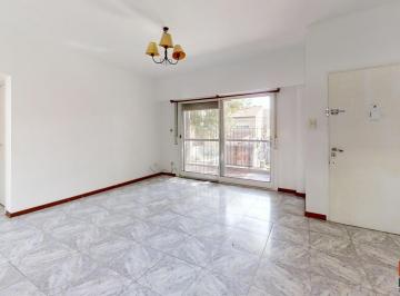 Departamento · 68m² · 3 Ambientes · 1 Cochera · Departamento en Venta 3 Ambientes Al Frente por Escalera en Olivos con Cochera y Balcon