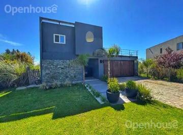 Casa · 260m² · 5 Ambientes · 2 Cocheras · Venta Impactante Casa en El Barrio Barbarita Nordelta